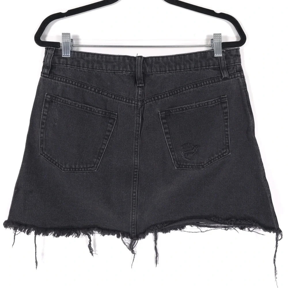 FREE PEOPLE Women’s Black Denim Mini Skirt Button Fly Distressed Cut Off Size 31